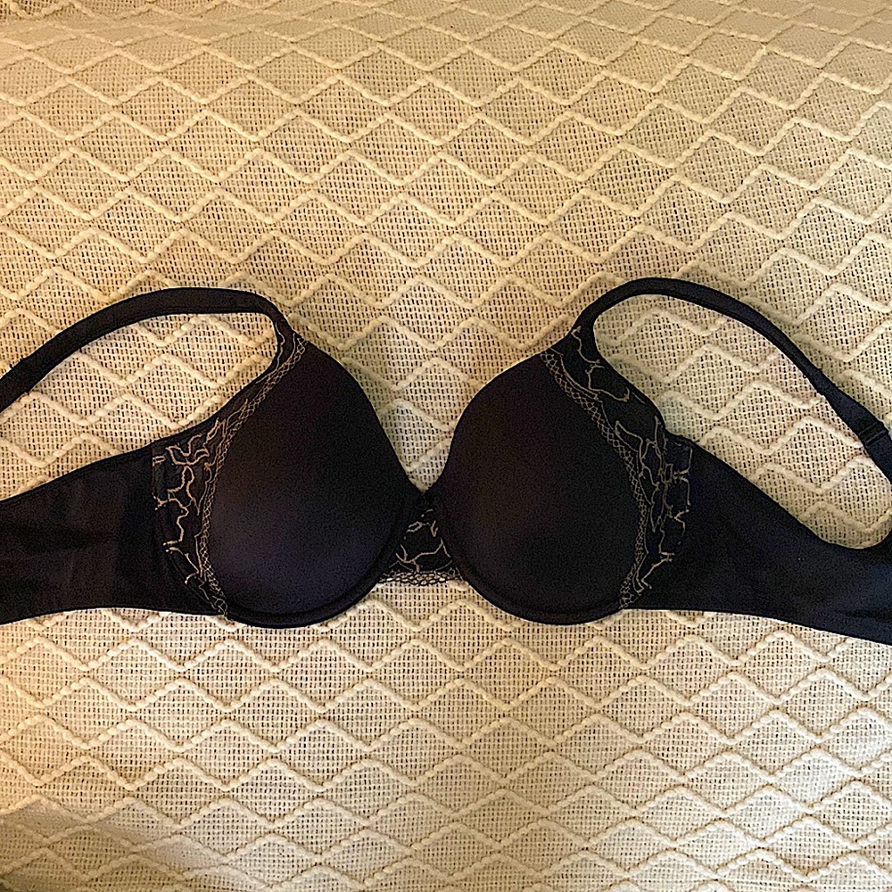 black underwire bra with gold lace detail (size 40C)